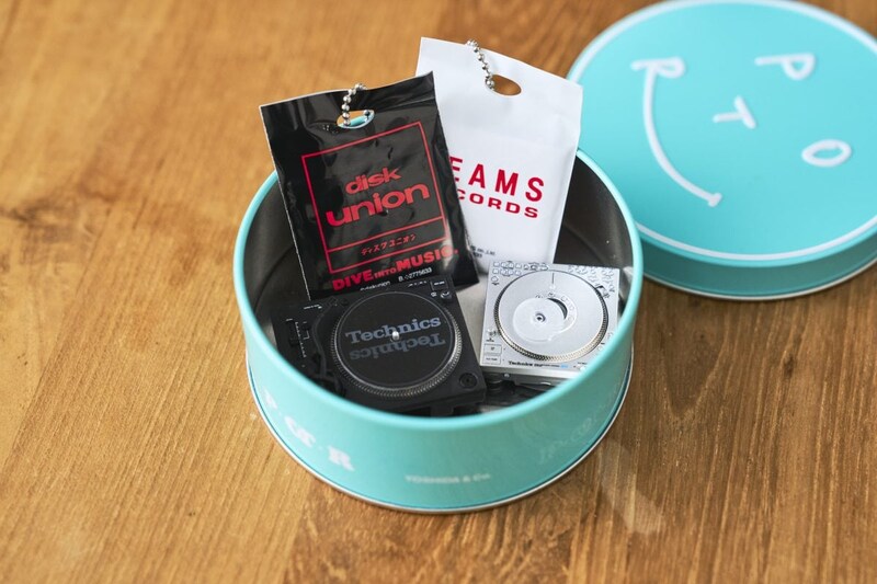 ガチャガチャを入れてDJブース完成