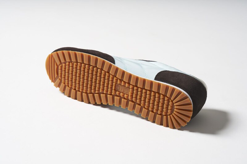 オリジナルで開発されたアウトソールはグリップ力もあり歩きやすい