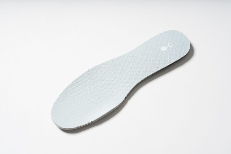 インソールもクッション性が高いオリジナルを採用