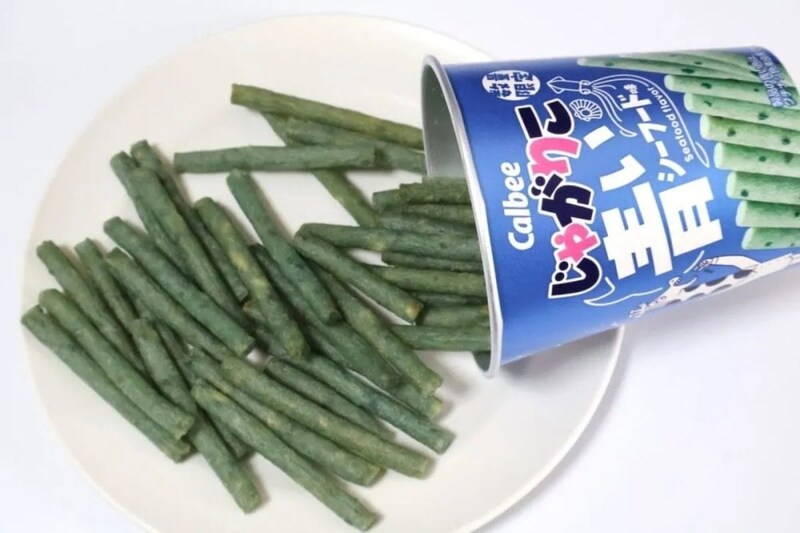 第3位　【見た目はヤバいが味は？】“青いじゃがりこ”に脳がバグった！ローソン50周年「青いコラボ」商品10種を全実食