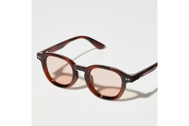 ユニクロ「サングラス」￥2,490