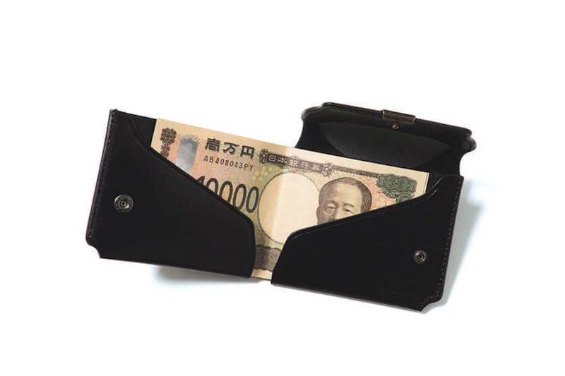 スペースにゆとりのある札入れ