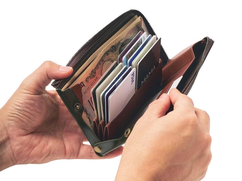 【収納力が異常】カード21枚からスマホまで！身軽に動きたい大人のための“新時代”ウォレット4選を徹底解説