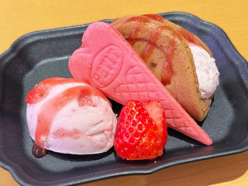 フレッシュ苺＆苺のココアオムレット 苺アイス添え
