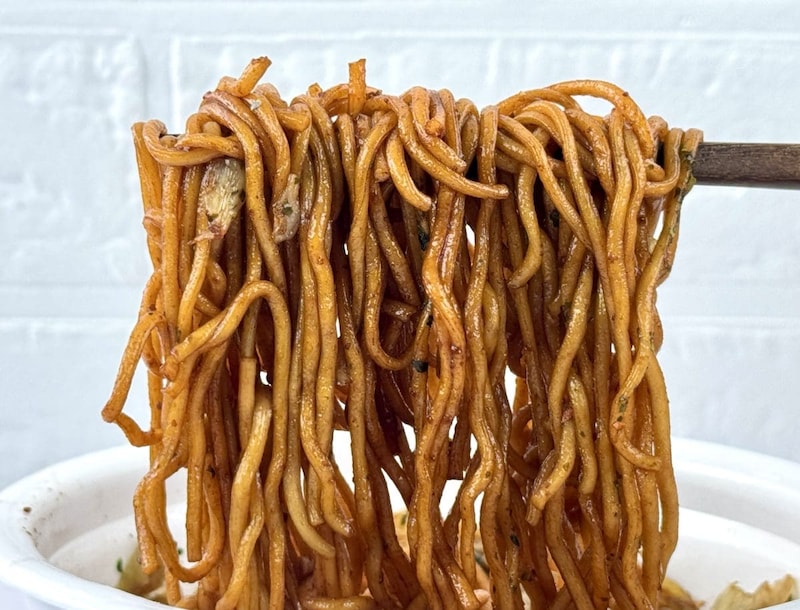 【第1位】日清焼そばU.F.O.エクストリーム（日清食品）／太さを約114%アップした食べ応えバツグンの「ぶっといもちもち麺」