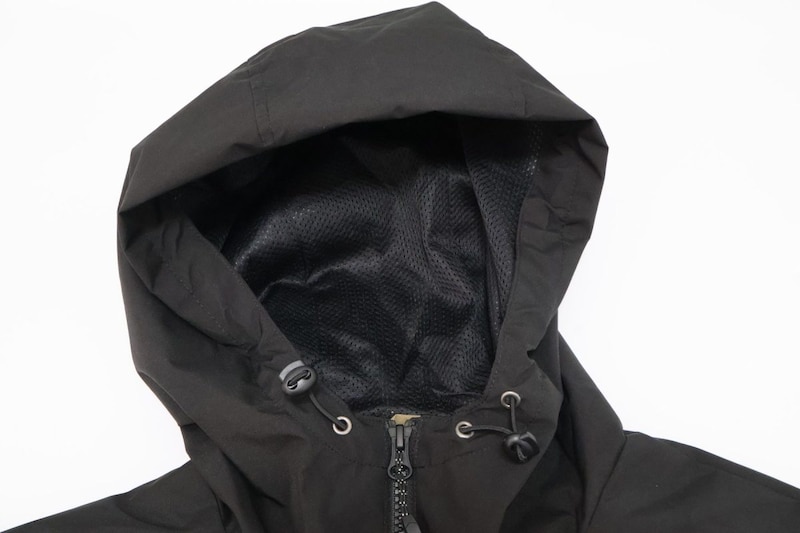 フードが深い＆首元まで覆う安心感