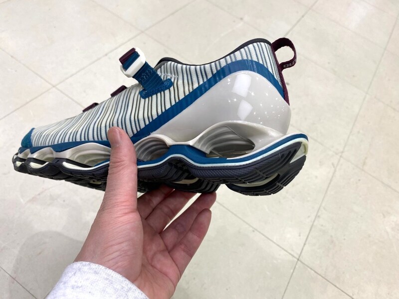 【履き心地ヤバすぎ】スパイクを街履き!? ミズノの“テック系最終回答”新作スニーカーをエディターが試し履き