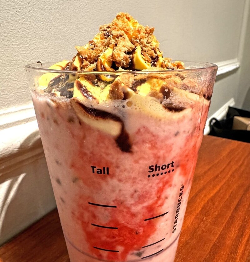 スターバックスコーヒーの「ストロベリー シュークリーム フラペチーノ」