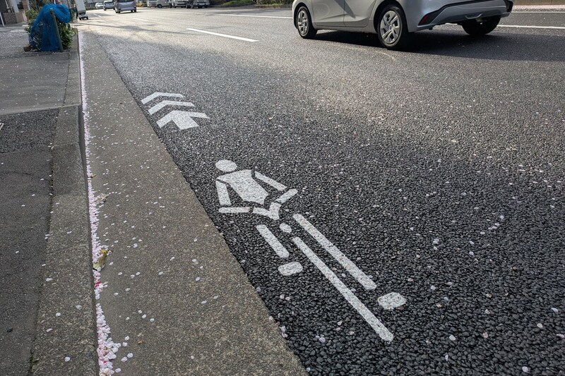 2026年4月1日から自転車にも自動車同様に青切符での取り締まりが行われる。自転車包囲網的な気分になってくるが…