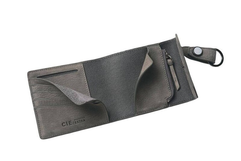 薄マチでも収納力◎