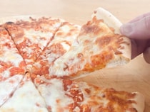 業スー「価格バグすぎ」イタリア直輸入386円ピザ、マニア激推し最強のご当地袋麺…ほか【グルメの人気記事ランキングベスト3】（2026年2月版）