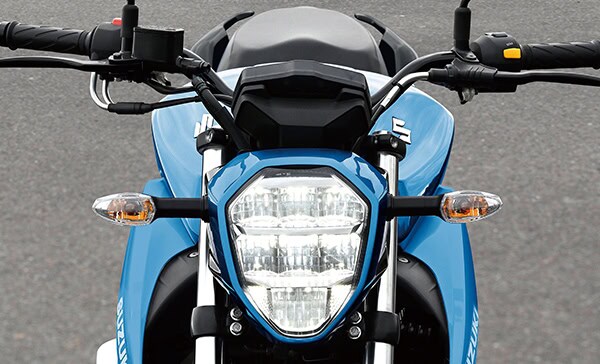 コンパクトかつ薄型のLEDヘッドランプ