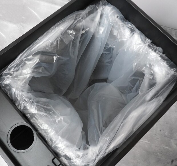 袋を自動で広げるゴミ箱「PITA BOX」30Lにゴミ袋をセットしてみた