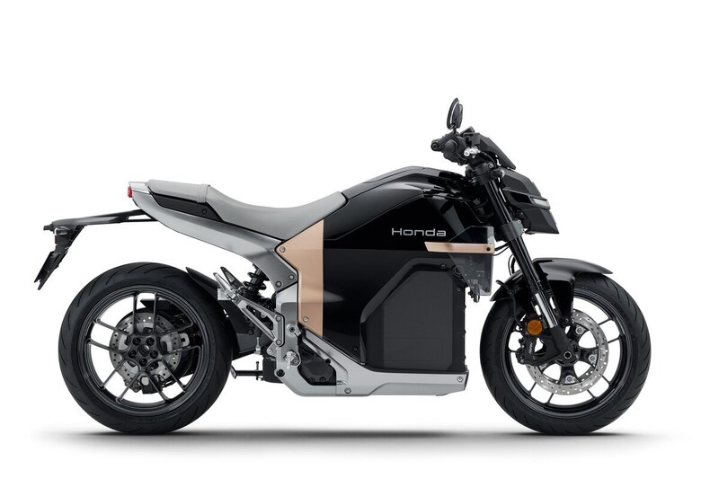 ライダーが触れるボディ部分をシームレスで滑らかな表面とし、独創的で力強いシルエットを形成