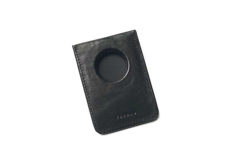 強力な磁石でスマホに密着