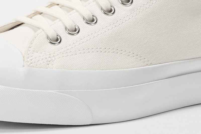 緩いカーブを描いたサイドステッチ