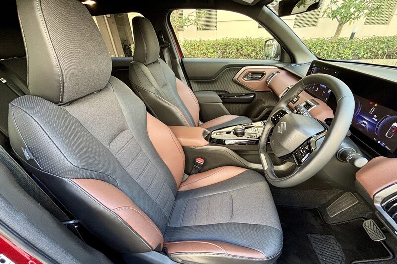 スマホの非接触充電､ステアリング&シートヒーターまで全車標準装備