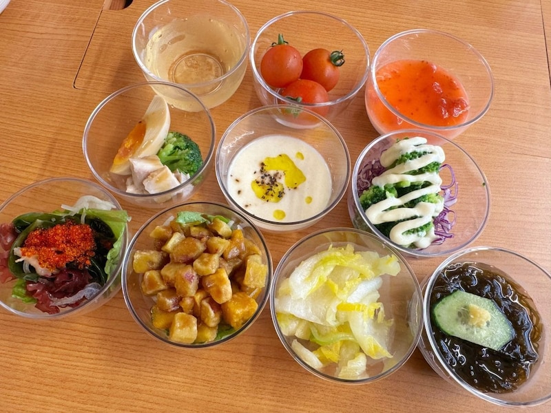 【意識高い系回転寿司!?】デパ地下デリ級が全120円!くら寿司「健康食前の一皿」が罪悪感ゼロの神ラインナップだった