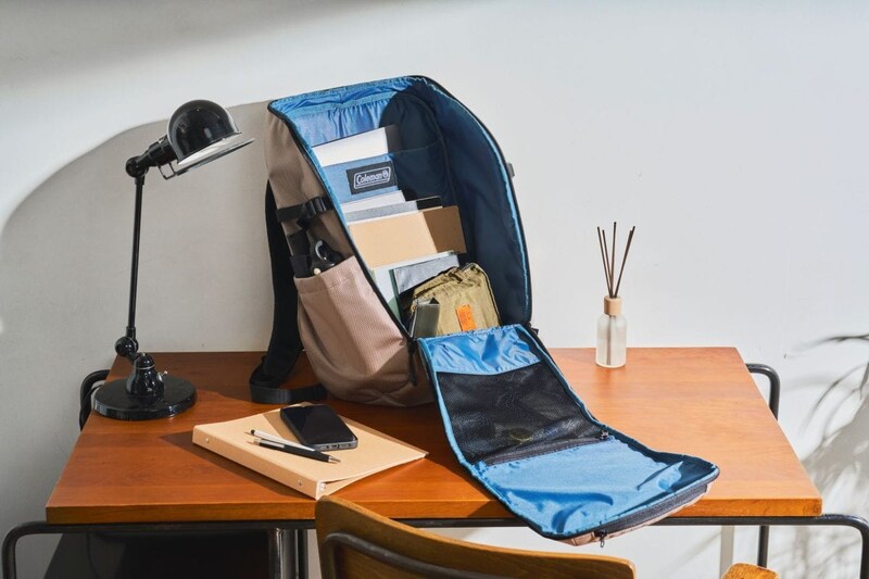 大きな資料がたっぷり入って、PCとタブレットをダブルで収納!