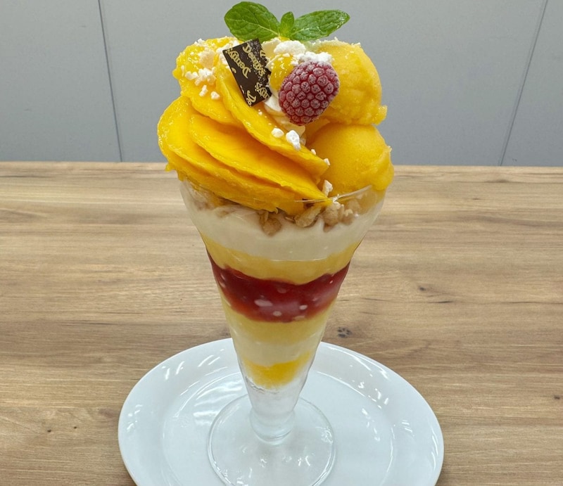 マンゴー1/2使用!圧倒的な王者感「フレッシュマンゴーのザ・サンデー」