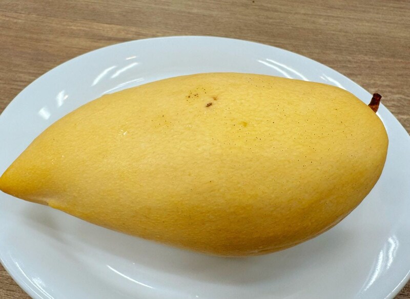 生のマンゴーが買えちゃう