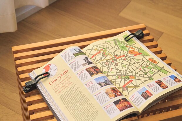 横からはさむ構造は直感的にページをめくれて作業効率を落とさない