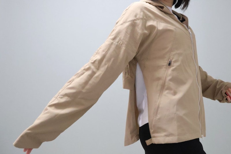 脇部分が大きく開くベンチレーション機能