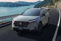 【ホンダ新型CR-V】“導入ナシ”から異例の日本復活！世界的人気SUV、ファン待望の「6代目」に熱視線