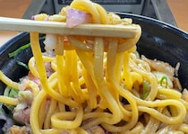 【正直レポ】くら寿司「禁断のにんにくMAXまぜそば」の破壊力がヤバい！“匂いテロ注意”の背徳感も最高だった