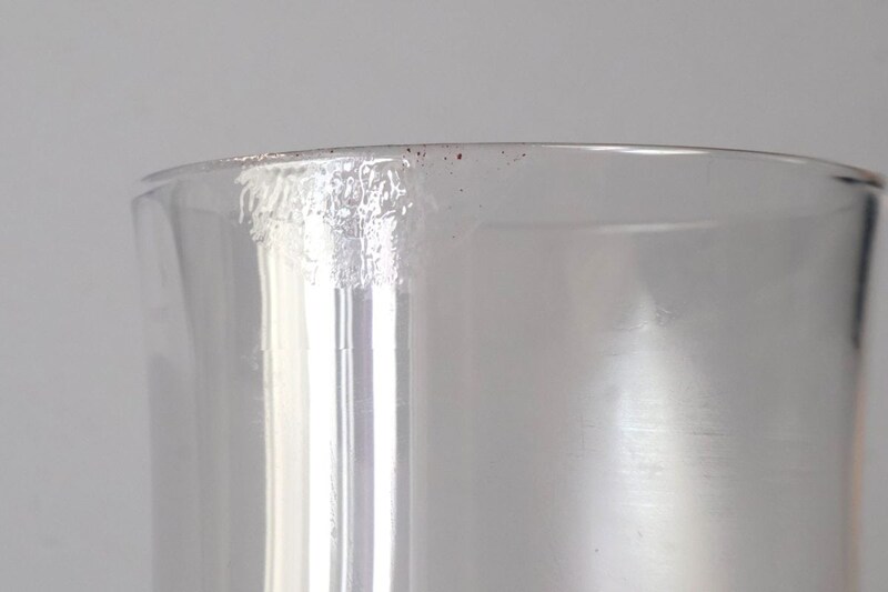 グラスにもリップの色はつかない