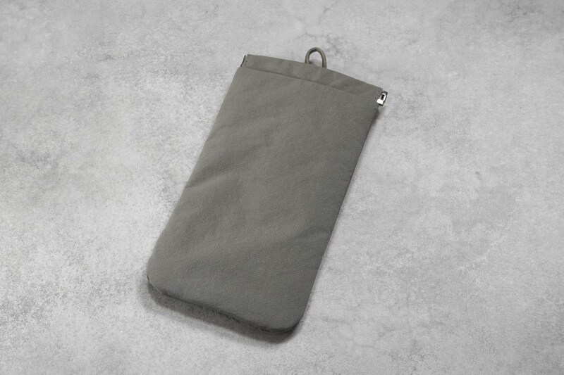 【無印良品の隠れた傑作】片手でパカッと開く「990円ポーチ」をマニアが絶賛！便利すぎて手放せない