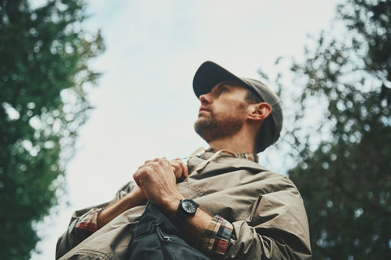 文字盤は光を透過する半透明仕様