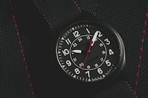 【完売必至!? 】約10年ぶり！「タイメックス×ブリーフィング」コラボ時計が最高に無骨でカッコいい