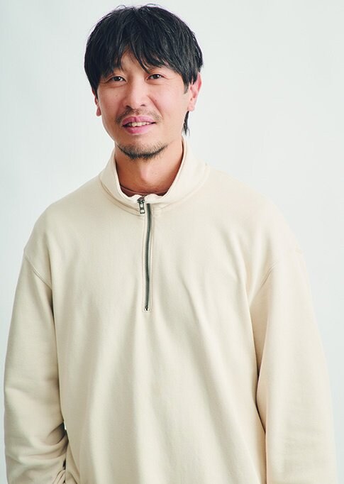 スタイリスト　栃木雅広さん

メンズファッション誌を中心に活躍。雑誌以外にも広告やカタログなど幅広く手掛ける。「シンプルデザインだから着回しが簡単です！」