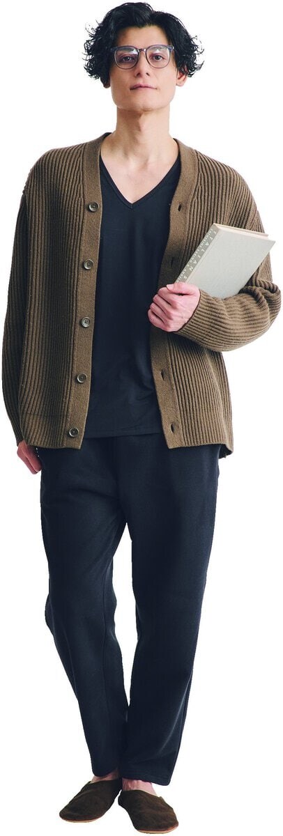 ＜リラックス2＞Vネック＋カーデで一人時間をおしゃれに満喫！