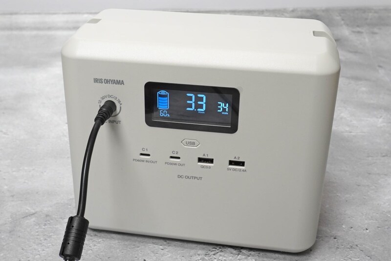 アイリスオーヤマ「小容量 ポータブル電源 IPU-A280-W」本体に充電する方法
