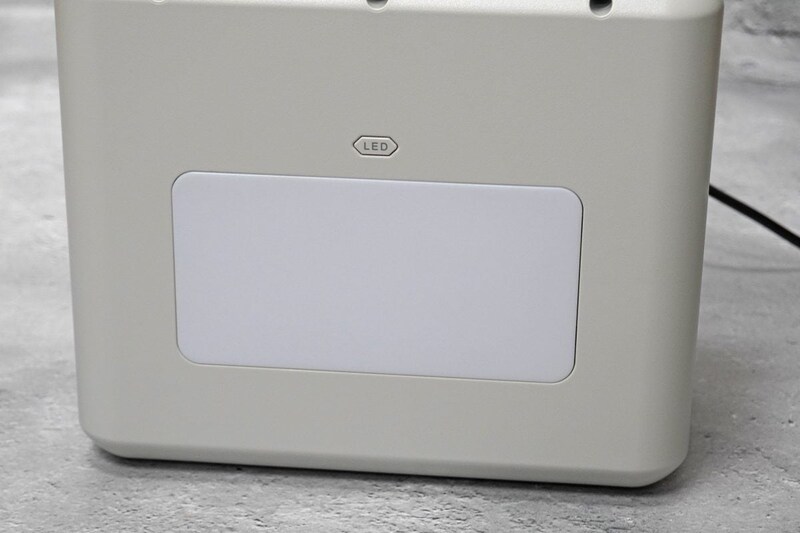 アイリスオーヤマ「小容量 ポータブル電源 IPU-A280-W」背面のLED