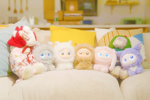 新しいモノや体験を応援購⼊できるMakuakeで先行予約開始となっている「iMoochi」ですが、Makuake限定・特別バージョンなのが、真ん中にいる茶色のモリンです