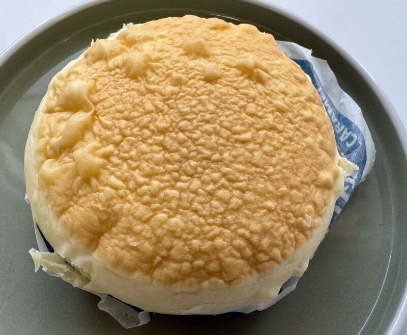 あまじょっぱさがクセになる「森永製菓監修ホットケーキまん」
