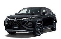 【200万円台の爆売れSUV】スズキ「フロンクス」をさらに進化！都会顔に重厚感をプラスする純正キット“ナイトメタル”の破壊力がスゴイ