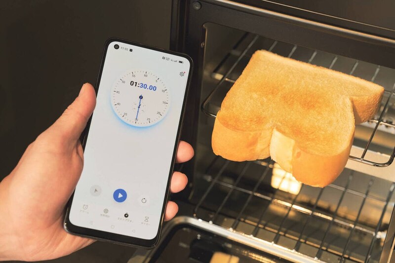 3本のカーボンヒーターが上下方向から食材に熱を届ける