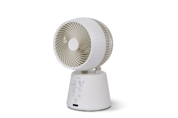 シロカ「3Dサーキュレーター（SF-16A351）」￥10,890／幅21.4×奥行21.2×高さ37㎝／風量は8段階