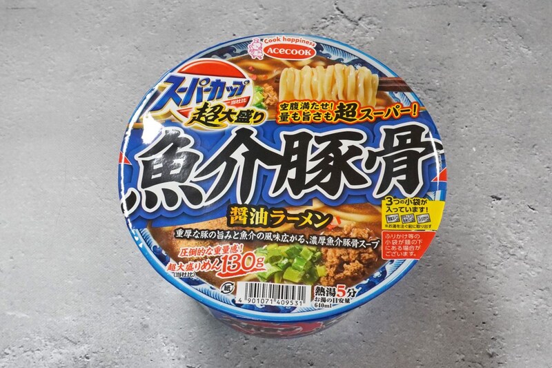 「スーパーカップ超大盛り 横浜家系豚骨醤油ラーメン」