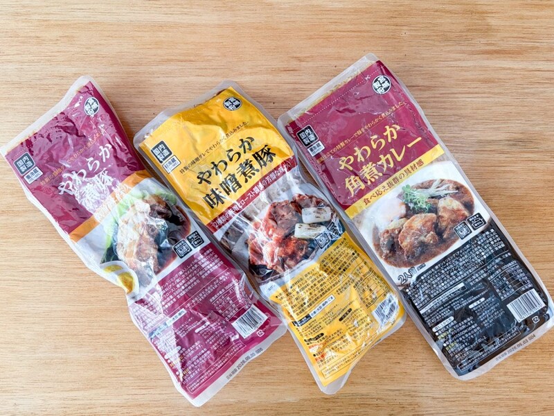 湯せんするだけでトロットロに煮込まれた豚バラ肉ブロックメニューが完成！ いつも冷蔵庫に備えておきたい【業務スーパー】の角煮3種！