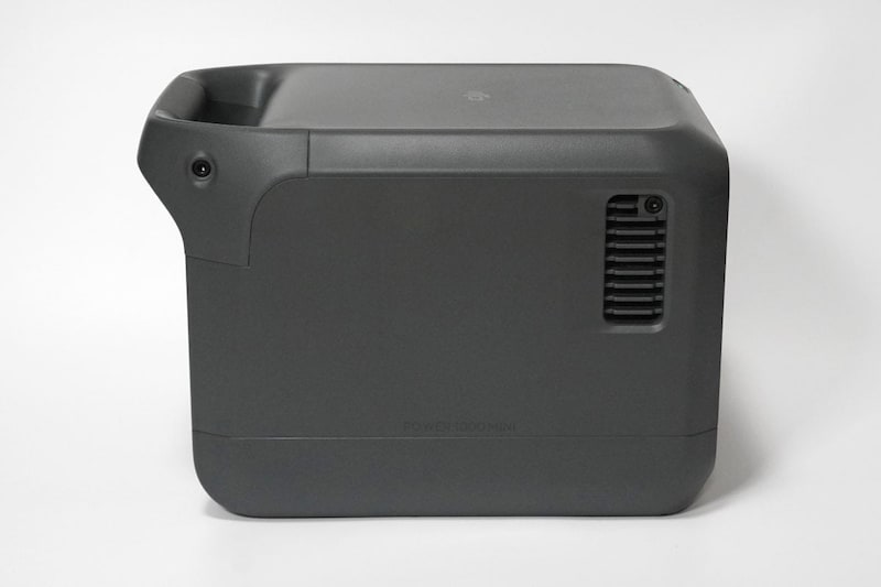DJI「DJI Power 1000 Mini」は横幅が狭く奥行きがあるシルエット