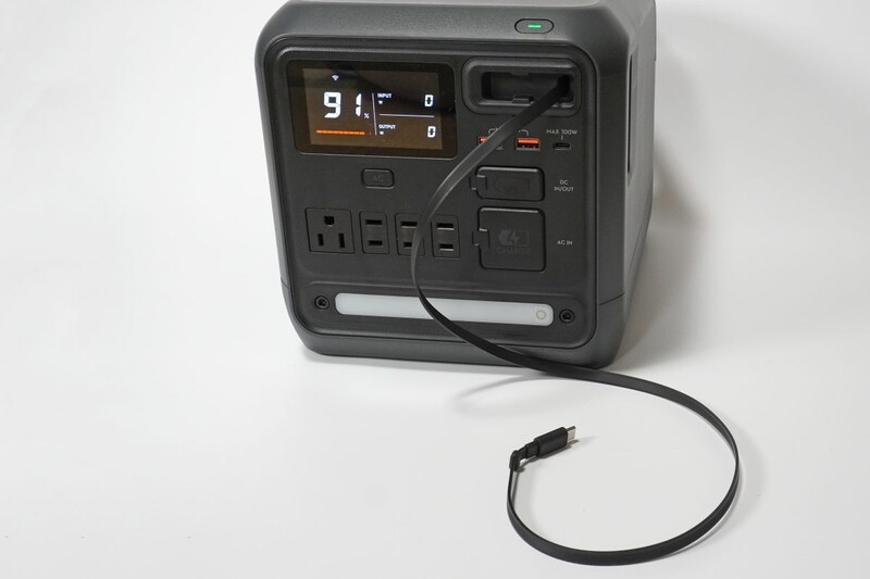 DJI「DJI Power 1000 Mini」に内蔵されたUSB-Cケーブル