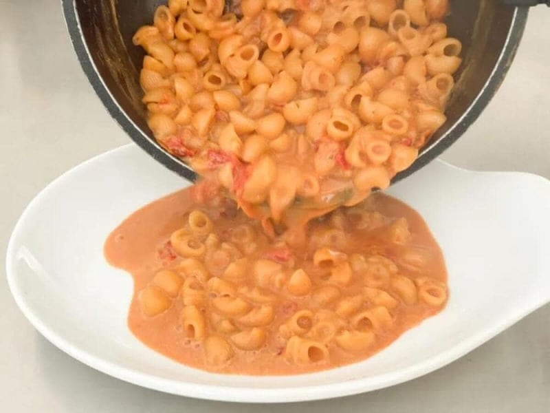 第2位　【1食約117円の本格イタリアン】“業スーの袋麺”は格上感が違う！鍋ひとつ、即席ラーメン感覚で作れるパスタが激ウマすぎた