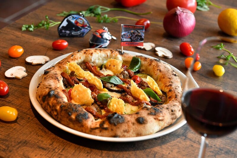 「HELMET PIZZA」のオリジナルピッツァ（画像はピッツァ・マルケス）