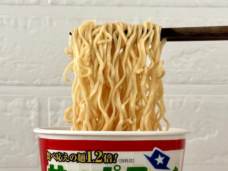 サンヨー食品
サッポロ一番 しょうゆ味 リュウジ監修 世界で一つの爆旨にんにく／食べ応えのある醤油練りこみフライ麺を採用。麺重量は85gと1.2倍！