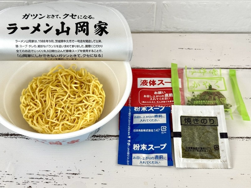 日清食品
ラーメン山岡家 醤油ラーメン／2026年4月、ついに待望のリニューアルを敢行、今回の改良ポイントは「豚骨の香りと旨み、醤油のコクとキレをアップ」